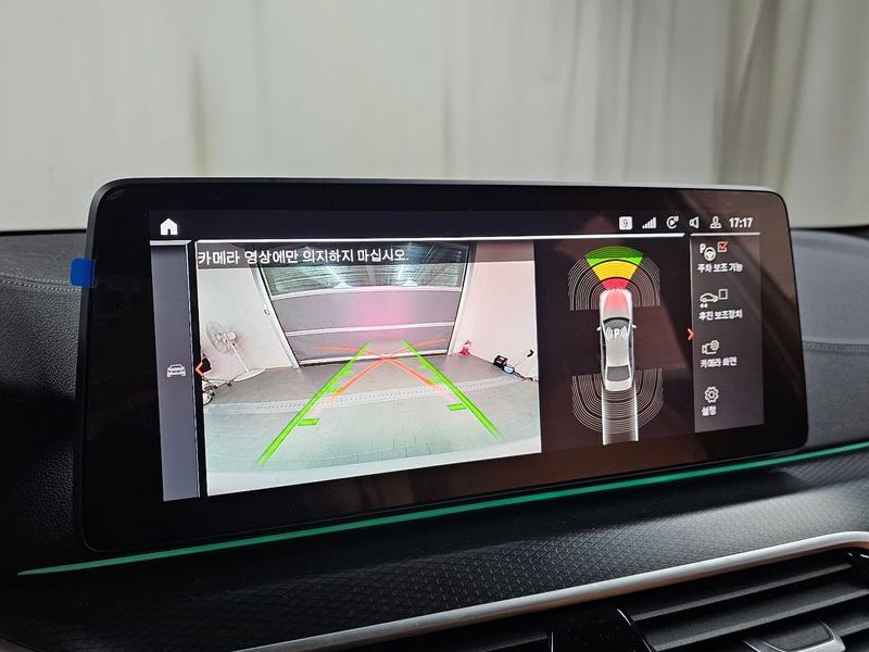 2023 BMW 5 Series 520i M Sport photo 16