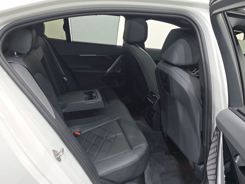 2026 BMW 5 Series 530e xDrive M Sport Pro photo 11