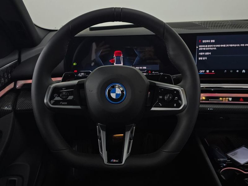 2026 BMW 5 Series 530e xDrive M Sport Pro photo 14