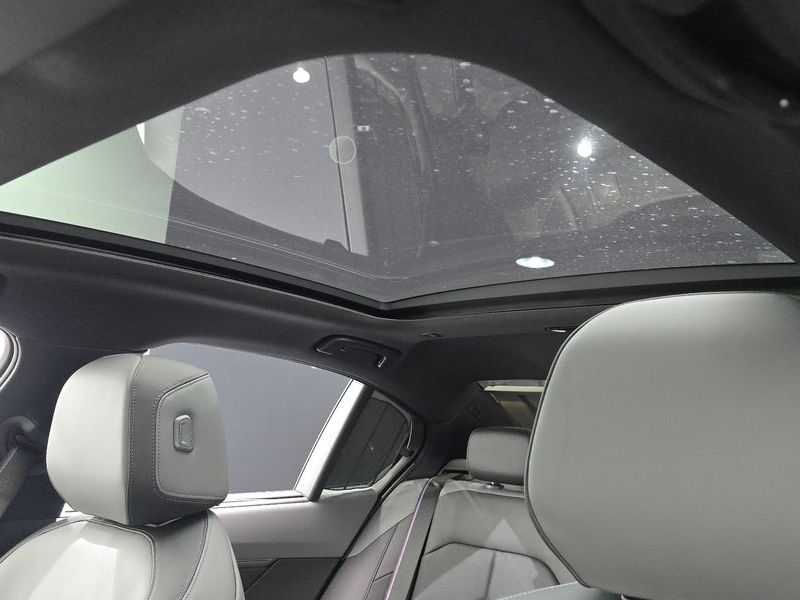 2026 BMW 5 Series 530e xDrive M Sport Pro photo 16