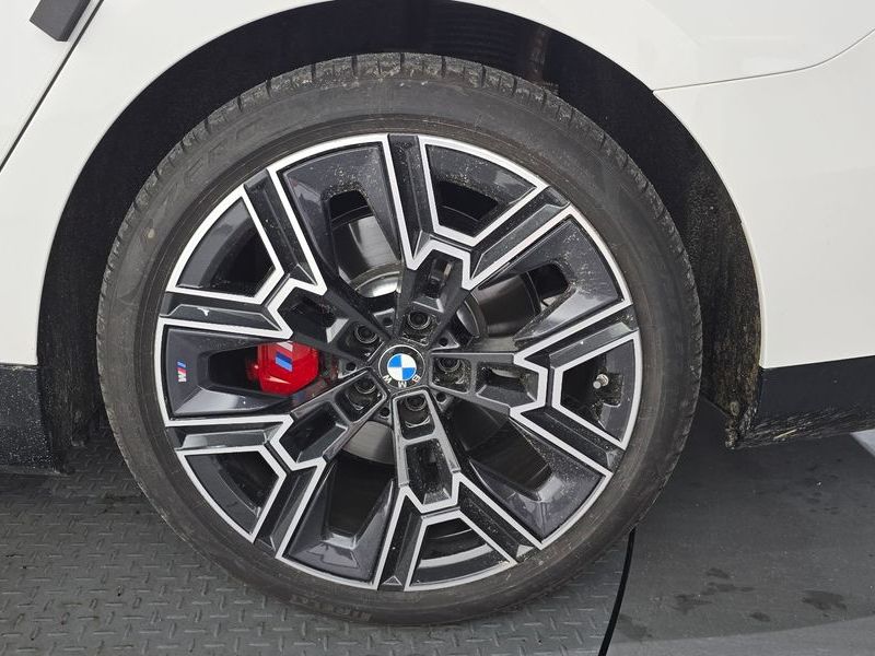 2026 BMW 5 Series 530e xDrive M Sport Pro photo 21