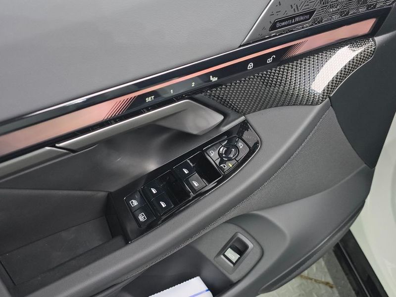 2026 BMW 5 Series 530e xDrive M Sport Pro photo 28
