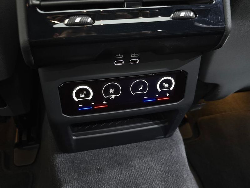 2026 BMW 5 Series 530e xDrive M Sport Pro photo 29