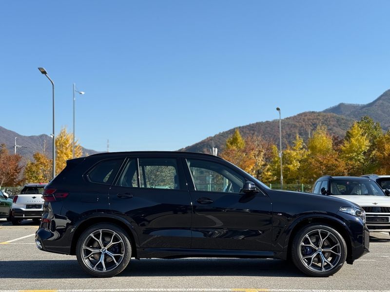 2026 BMW X5 xDrive 30d M Sport photo 8