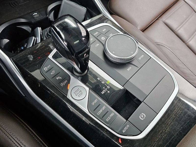 2021 BMW 3 Series 320i Touring Luxury photo 9
