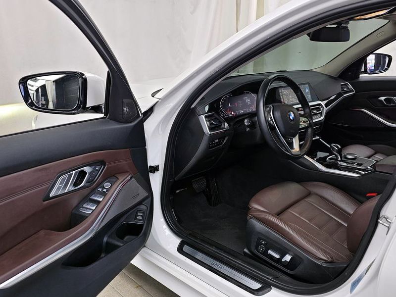2021 BMW 3 Series 320i Touring Luxury photo 10