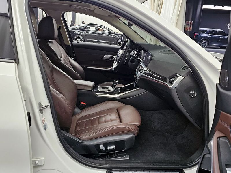 2021 BMW 3 Series 320i Touring Luxury photo 11