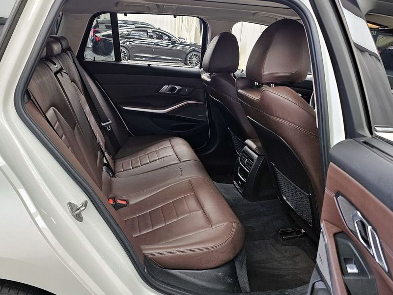 2021 BMW 3 Series 320i Touring Luxury photo 12