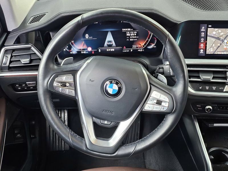 2021 BMW 3 Series 320i Touring Luxury photo 13