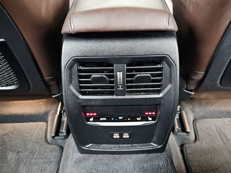 2021 BMW 3 Series 320i Touring Luxury photo 18