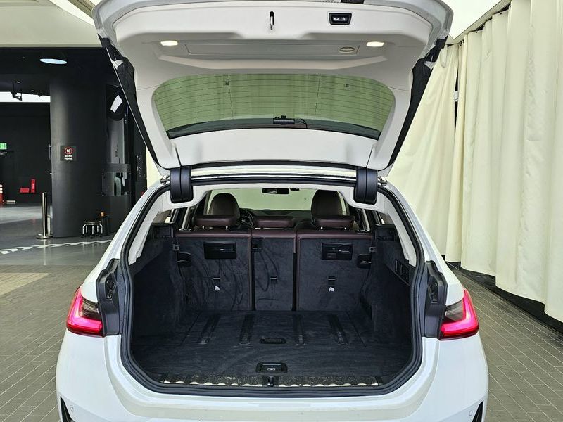 2021 BMW 3 Series 320i Touring Luxury photo 20