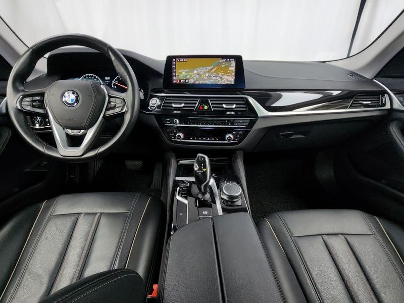 2019 BMW 5 Series 520i Luxury photo 7