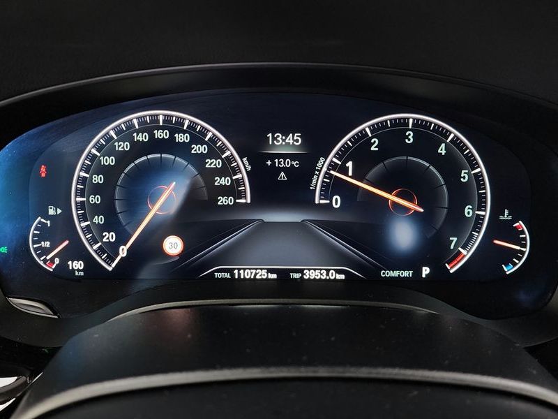 2019 BMW 5 Series 520i Luxury photo 8