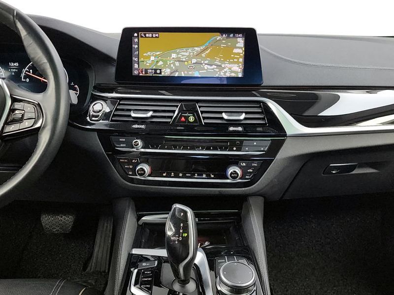 2019 BMW 5 Series 520i Luxury photo 14
