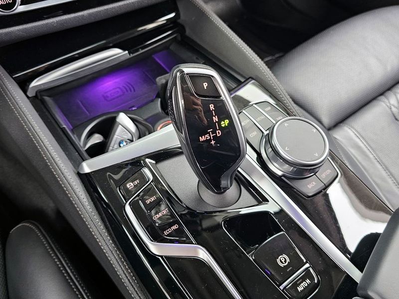 2021 BMW 5 Series 523d Luxury photo 9