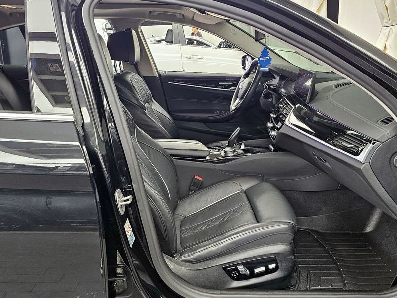 2021 BMW 5 Series 523d Luxury photo 11