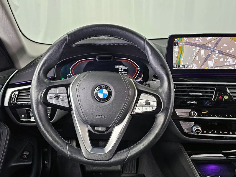 2021 BMW 5 Series 523d Luxury photo 13