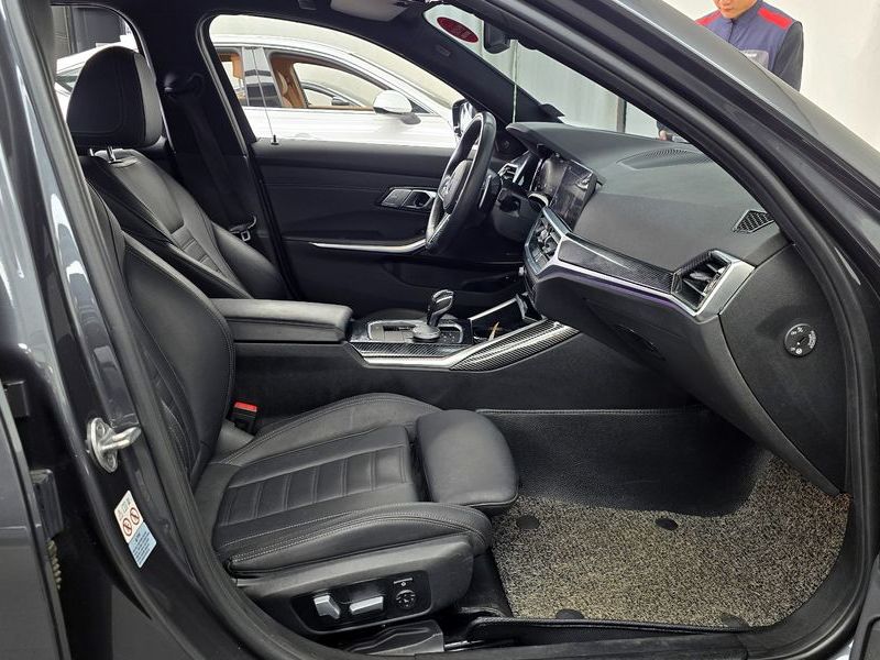 2021 BMW 3 Series 330e M Sport photo 11