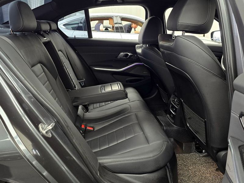 2021 BMW 3 Series 330e M Sport photo 12