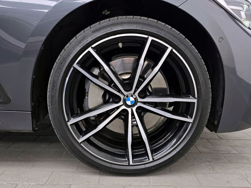2021 BMW 3 Series 330e M Sport photo 21