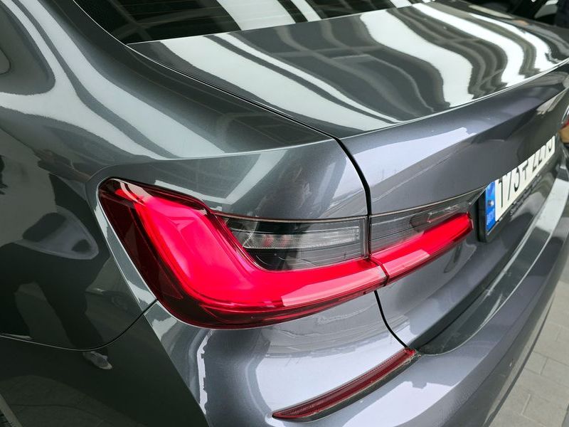 2021 BMW 3 Series 330e M Sport photo 23