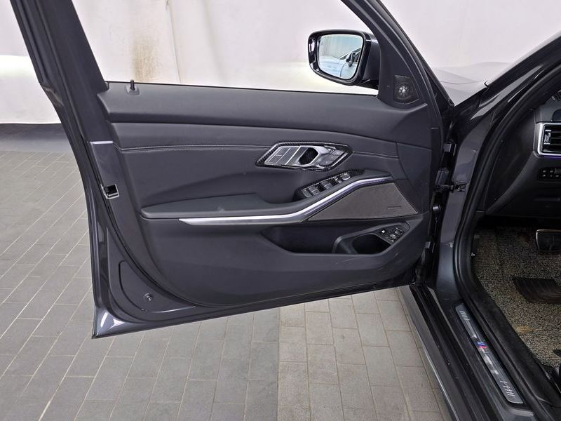 2021 BMW 3 Series 330e M Sport photo 24