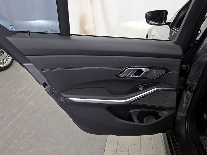 2021 BMW 3 Series 330e M Sport photo 25