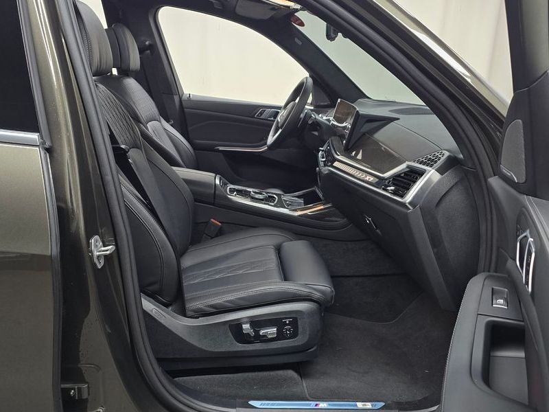 2026 BMW X7 xDrive 40i M Sport 7STR photo 11