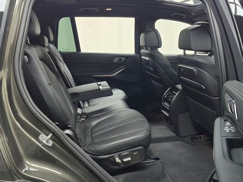 2026 BMW X7 xDrive 40i M Sport 7STR photo 12