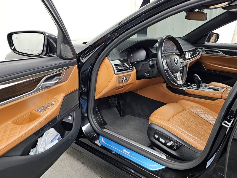 2021 BMW 7 Series 740i Design Pure Excellence photo 10
