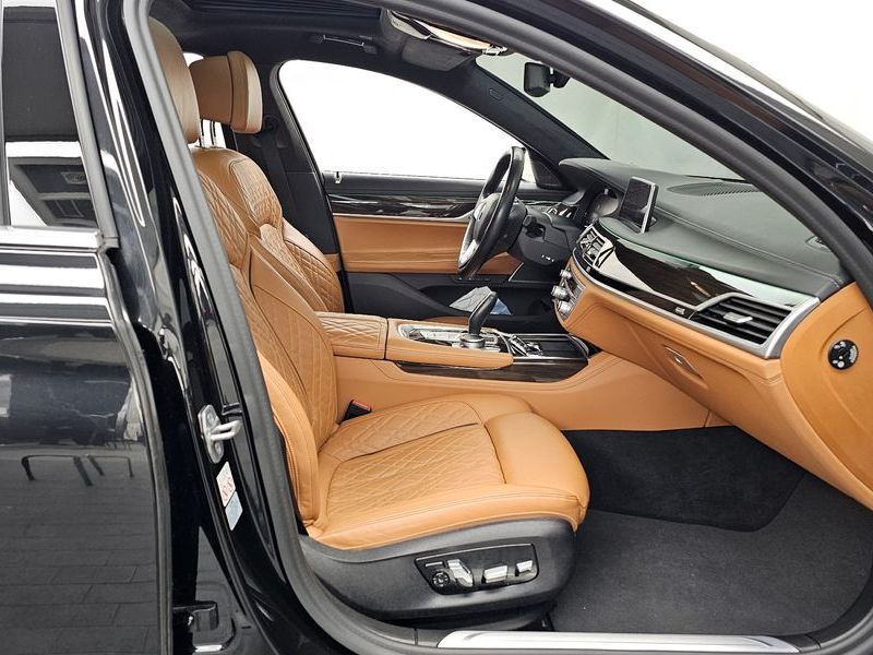 2021 BMW 7 Series 740i Design Pure Excellence photo 11