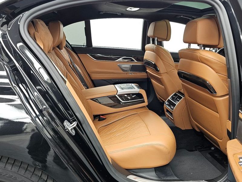 2021 BMW 7 Series 740i Design Pure Excellence photo 12