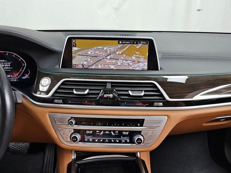 2021 BMW 7 Series 740i Design Pure Excellence photo 14
