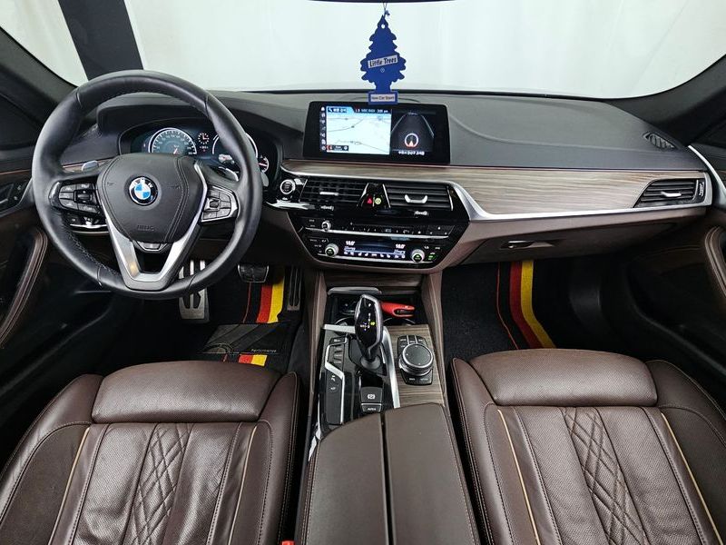 2018 BMW 5 Series 530i M Sport Package Plus photo 7