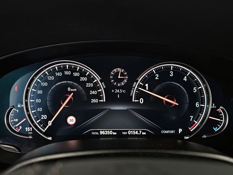2018 BMW 5 Series 530i M Sport Package Plus photo 8