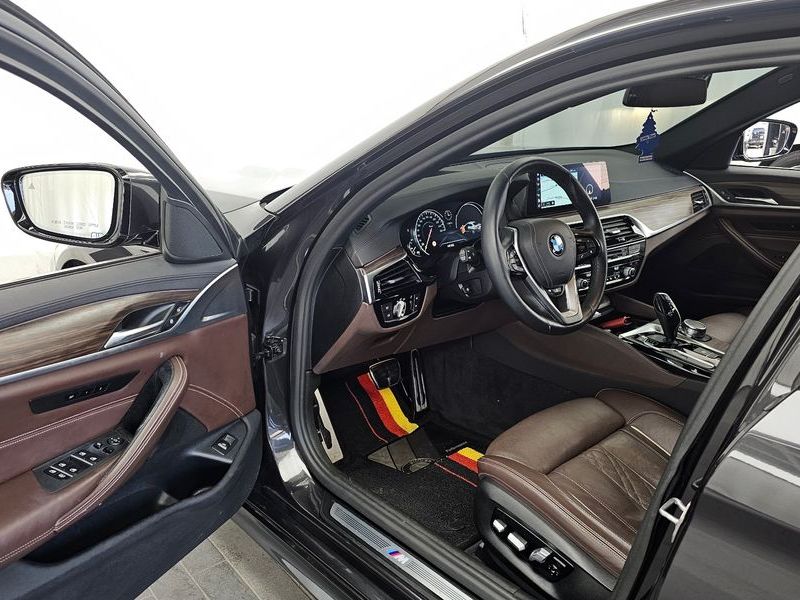 2018 BMW 5 Series 530i M Sport Package Plus photo 10