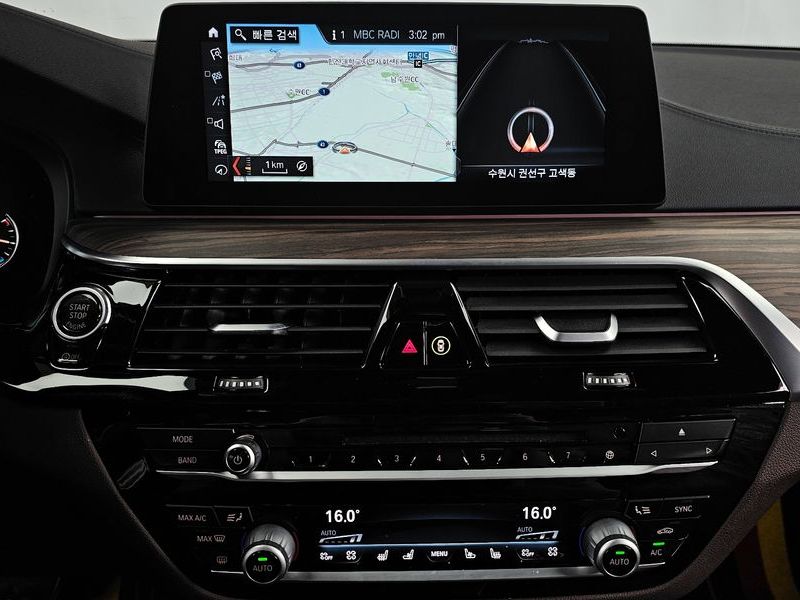 2018 BMW 5 Series 530i M Sport Package Plus photo 14