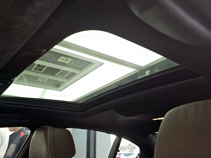 2018 BMW 5 Series 530i M Sport Package Plus photo 18
