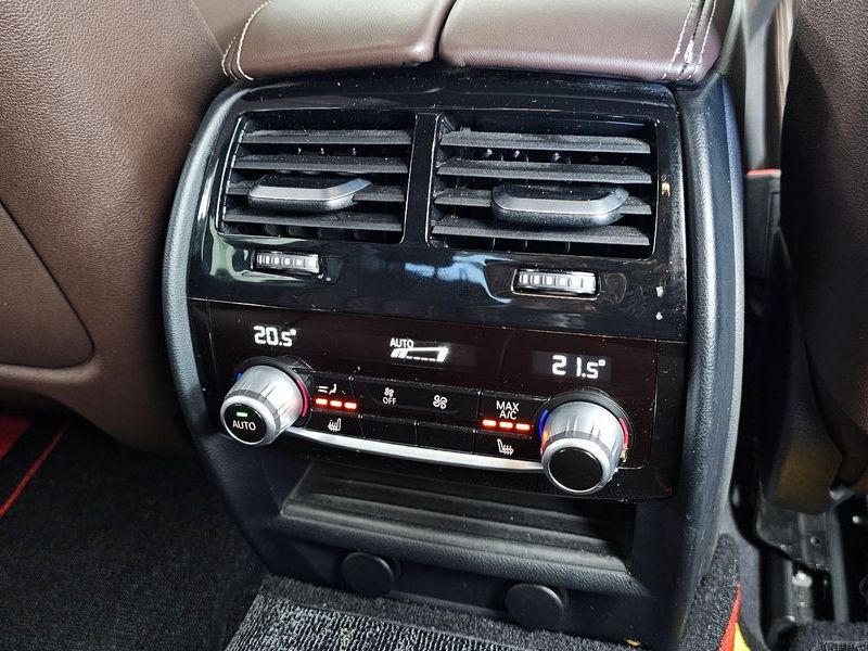 2018 BMW 5 Series 530i M Sport Package Plus photo 19