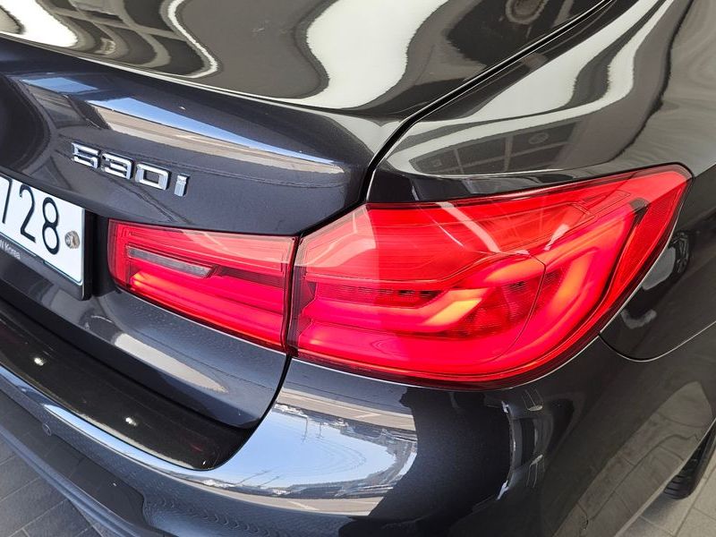 2018 BMW 5 Series 530i M Sport Package Plus photo 23