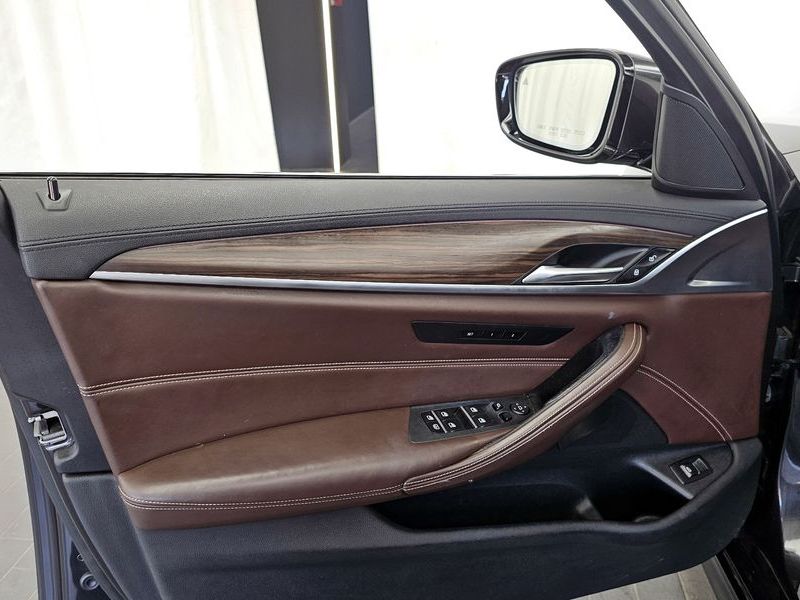 2018 BMW 5 Series 530i M Sport Package Plus photo 24