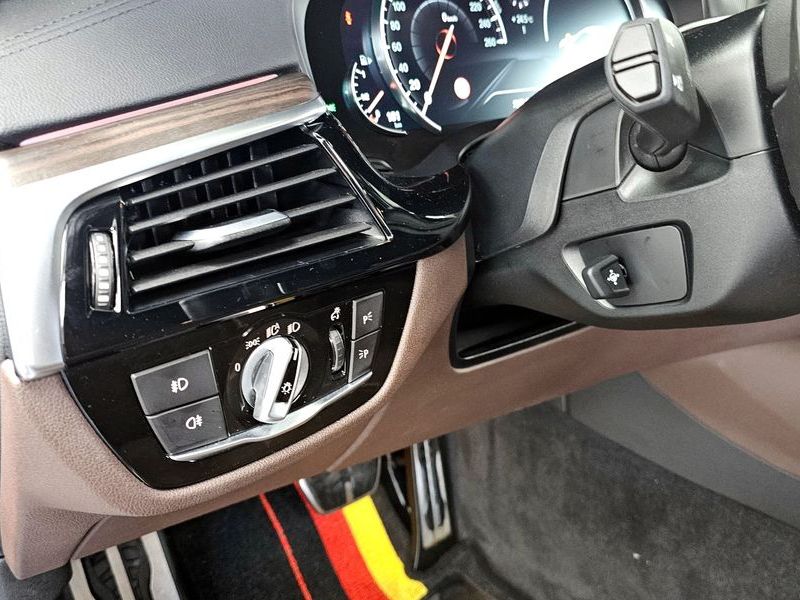 2018 BMW 5 Series 530i M Sport Package Plus photo 27