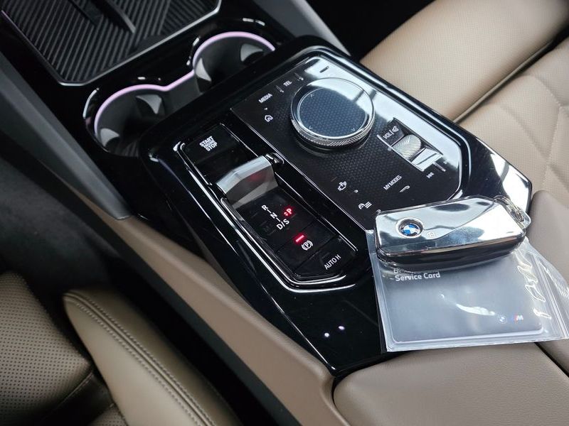 2026 BMW 5 Series 523d xDrive M Sport photo 9