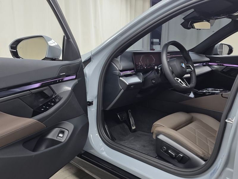 2026 BMW 5 Series 523d xDrive M Sport photo 10