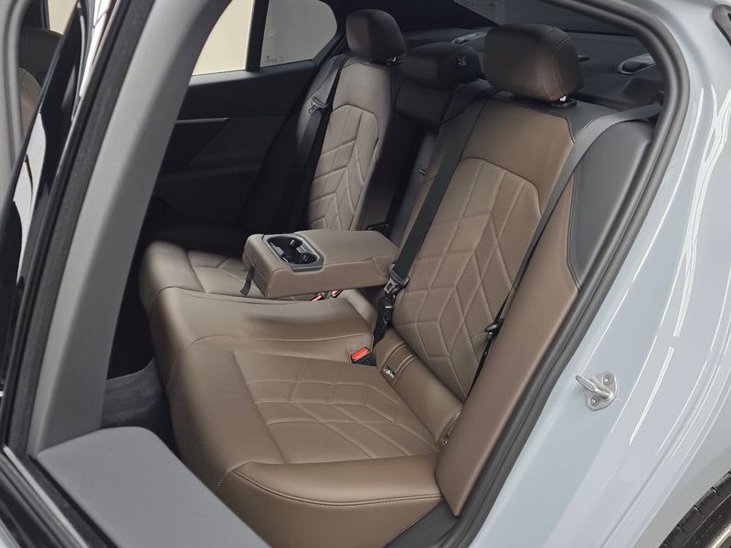 2026 BMW 5 Series 523d xDrive M Sport photo 12