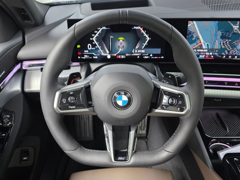 2026 BMW 5 Series 523d xDrive M Sport photo 14