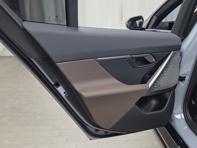 2026 BMW 5 Series 523d xDrive M Sport photo 25