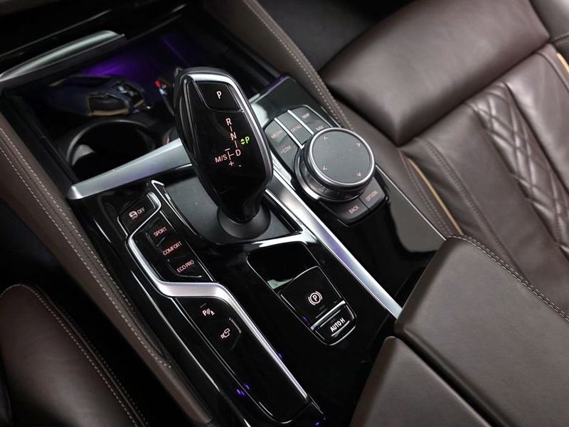 2021 BMW 5 Series 523d Luxury photo 9