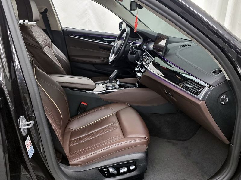 2021 BMW 5 Series 523d Luxury photo 11