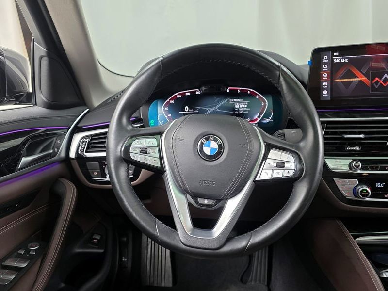 2021 BMW 5 Series 523d Luxury photo 13